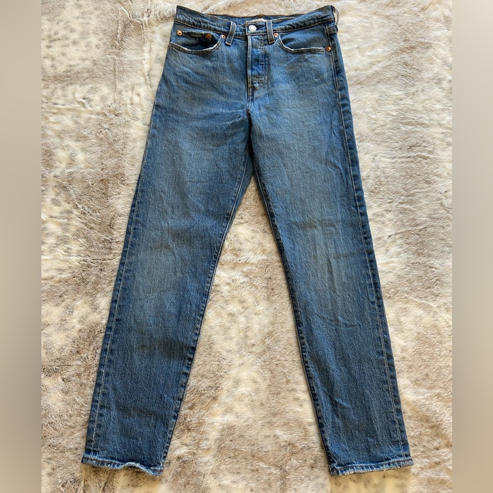 Levi’s Wedgie Premium Denim Woman’s Jeans light wash size 27